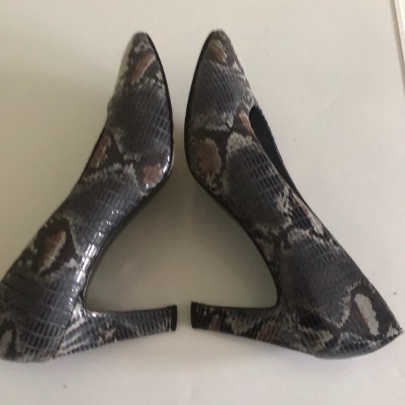 Stuart Weitzman Snakeskin print heels item#39 - Picture 6 of 9
